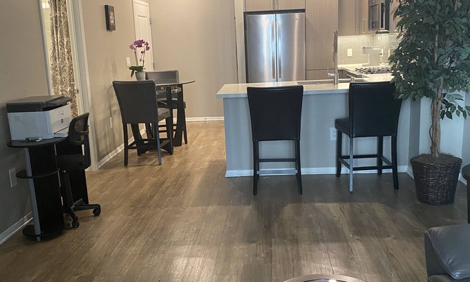 Studio City Apartment | Lovely One bedroom Condo with washer/dryer