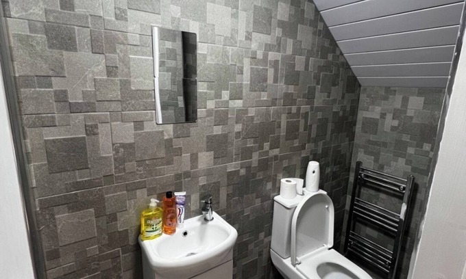Halesowen Apartment | Lovely private room with a private bathroom