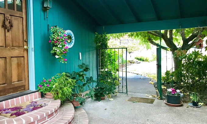 Felton House | Lovely, Private, VERY Comfortable 'Home Away From Home' amidst Scenic Redwoods