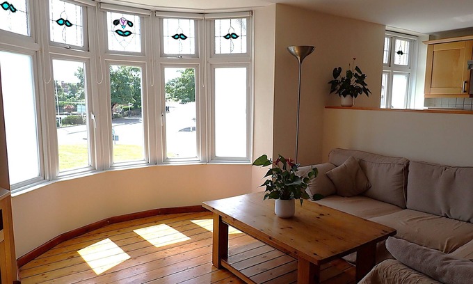 Porthcawl Apartment | LOVELY RENTAL APARTMENT IN PORTHCAWL CLOSE TO BEACH, SEA AND TOWN