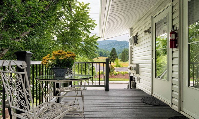 Waynesville Apartment | Lovely Rental Unit Across from Golf Course