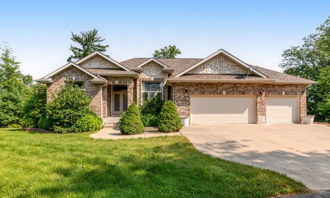 Lyndon Station House | Lovely river-view retreat with big yard, deck, & patio - dog-friendly