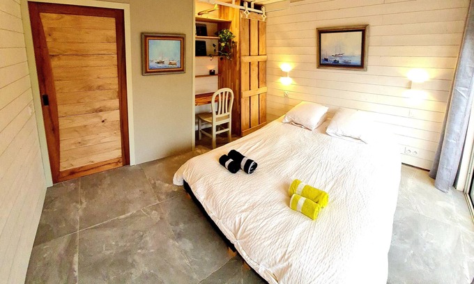 Kokotia House | Lovely room side on the beach. All comidities
