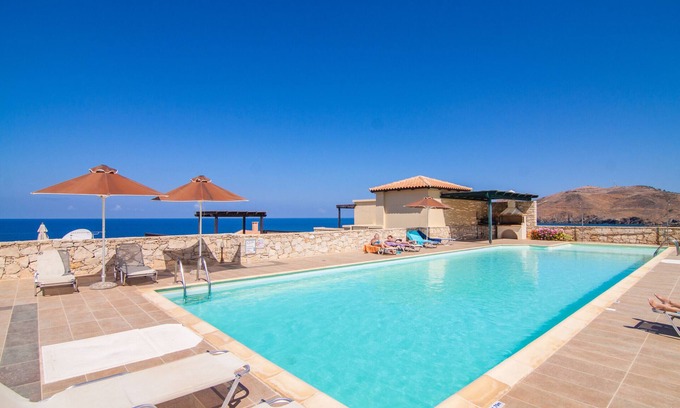 Panormos Apartment | Lovely seaside house, everything on foot!