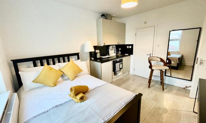 Lewisham Apartment | Lovely self contained studio now available
