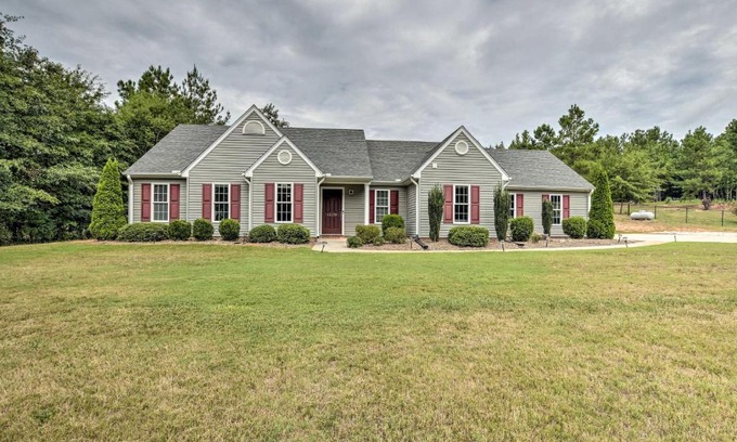 Seneca House | Lovely Seneca Home, Interior Lake Lot!