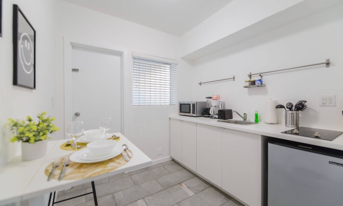 Northeast Miami Condo | Lovely Studio 15 min from the beach