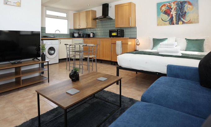 Cardiff Apartment | Lovely studio annex, quiet area