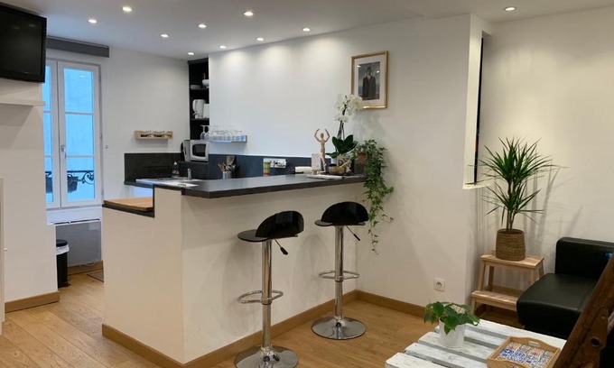 Les Iles Apartment | Lovely studio at Île Saint-Louis