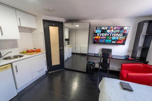 Selly Oak Apartment | Lovely studio close to University of Birmingham!