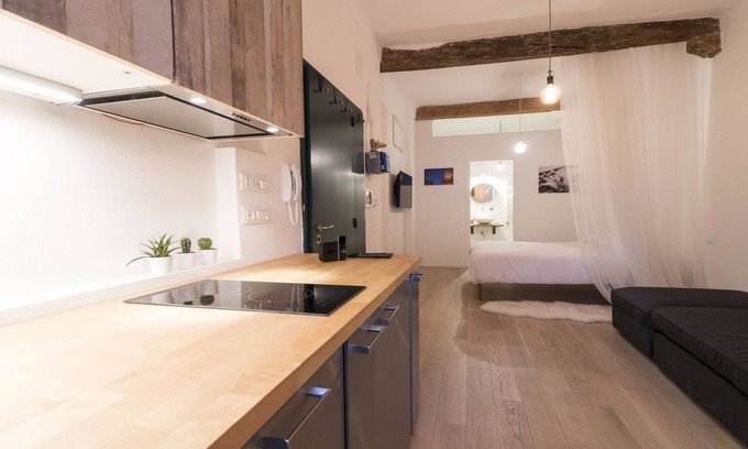Historic Center Apartment | Lovely Studio D'azeglio