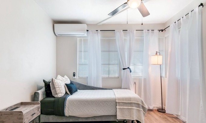 Riverside Apartment | Lovely Studio (Unit B) 2.9 mil to Kaiser Permanente Unit B