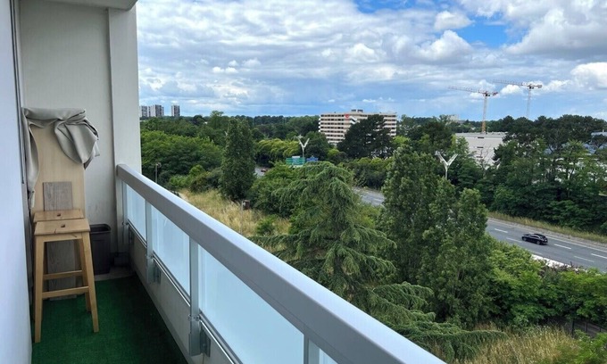 Gradignan Apartment | Lovely studio with balcony