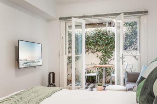 Lewisham Apartment | Lovely Studio with Patio 25 min from Sydney CBD