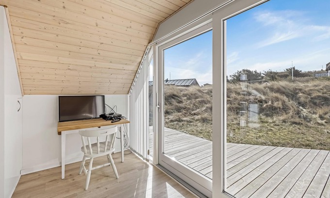 Sondervig Cottage | Lovely thatched holiday home with a large annex - 1029