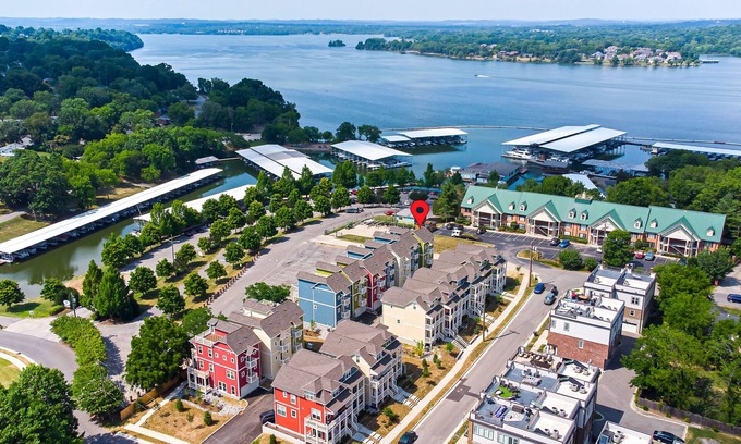 Lakewood House | Lovely townhome with water-view, balcony, central AC & washer/dryer