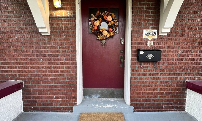 Richmond Heights Apartment | Lovely two bedroom apartment. Great location