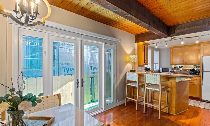 Old Towne House | Lovely two-story condo with beachfront access, ocean views & washer/dryer