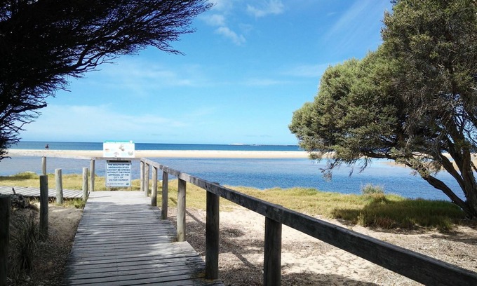 McCracken House | Lovely Unit with Glorious Sea Views