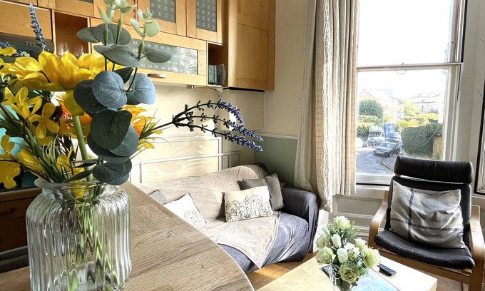 Clifton Apartment | Lovely Victorian Apartment in Clifton Village