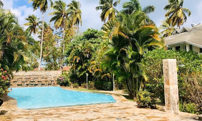 El Callejon House | Lovely Villa 5 Minute Walk to the Beach in the Center of Town