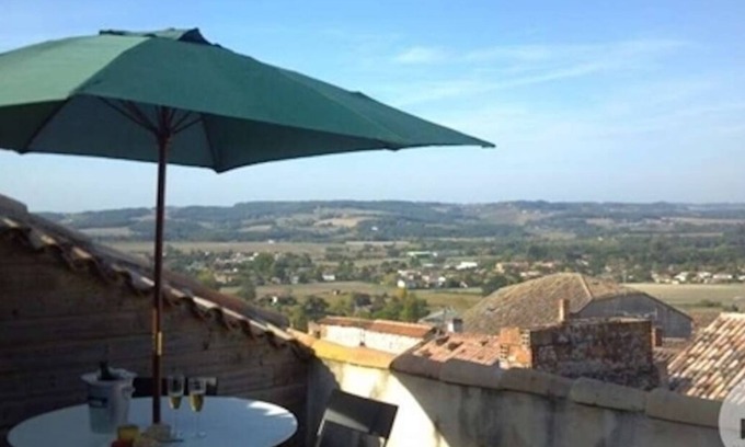 Monflanquin House | Lovely Village House with Great Light and Fantastic Views