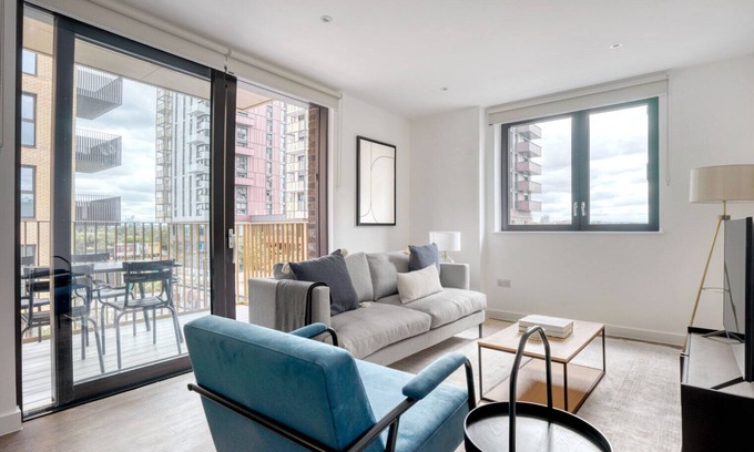 William Morris Apartment | Lovely Walthamstow 2BR w/Gym, Lounge & Concierge nr Tube, by Blueground