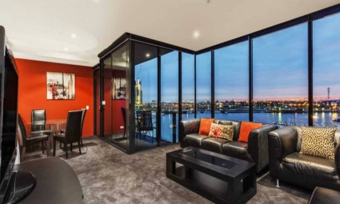 Docklands Condo | 💙Lovely Waterfront Apartment with Swimming Pool🏊and Gym🏋️in the💙of Docklands