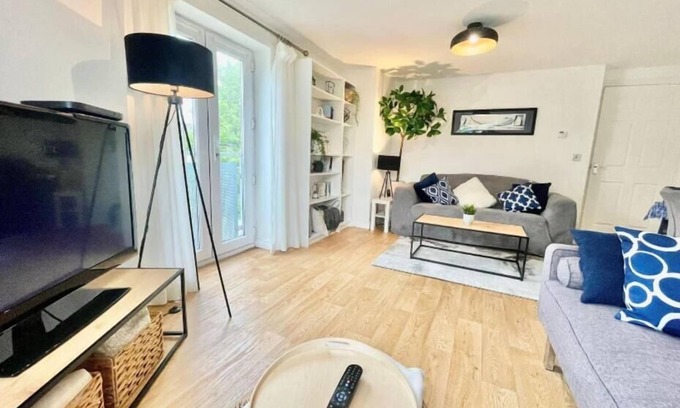 Filton Bed & Breakfast | Lovely2Bed Bristol ApartmentFREE PARKING