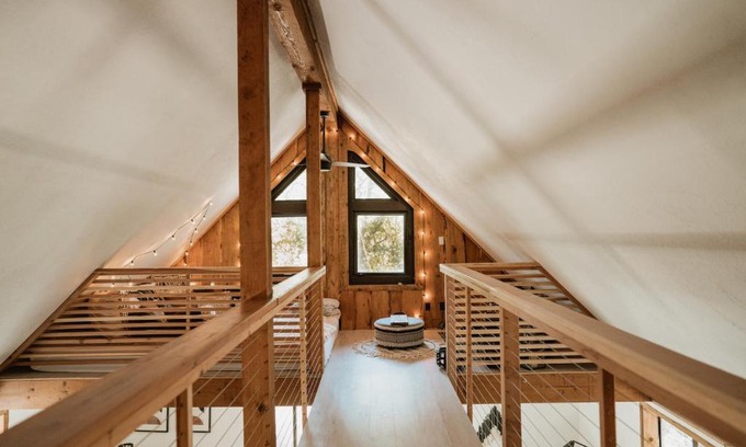 Mariposa House | Lovers nest by Casa Oso with private hiking trails and pond