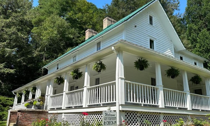 Boone Bed & Breakfast | Lovill House Inn