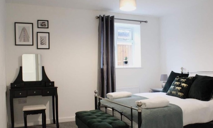 Didcot Apartment | Low Cost, Fully Sanitised 4 Bed & Parking