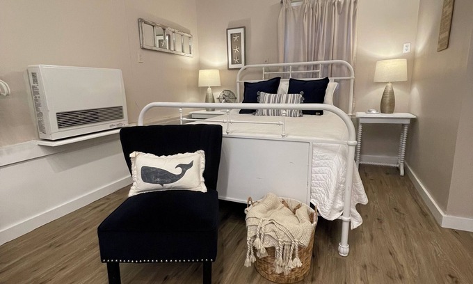 Bernard Apartment | “Low Tide” cozy studio for two!