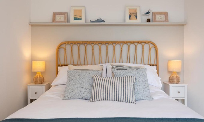 Muston Apartment | Low Tide @ Filey. Close to Beach. Dog Friendly.