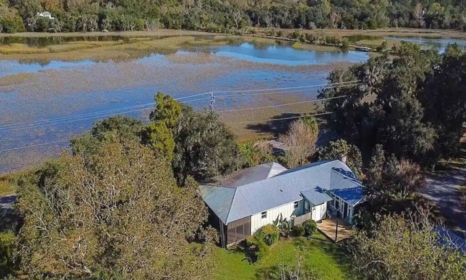 Meggett House | Lowcountry Creekside Family get away.