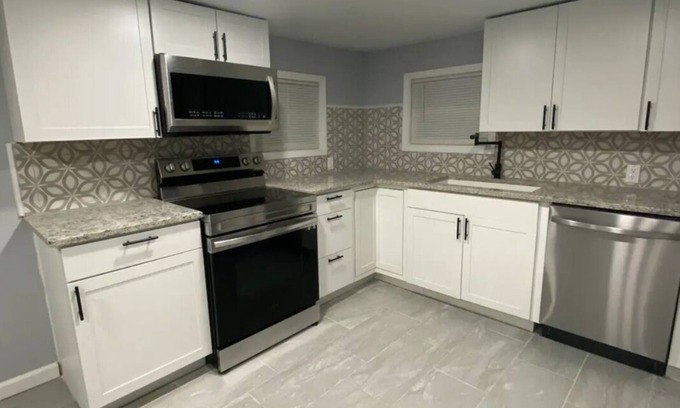 Charleston County House | Lowcountry Getaway 3-bedroom 2 bath