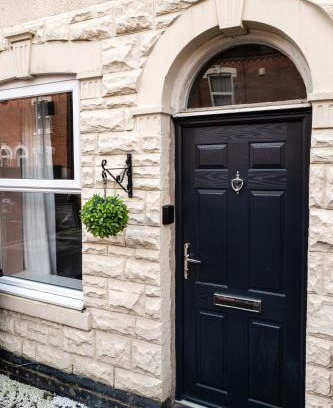 Pontrilas House | Lowell Street - Cosy 2 Bedroom Home in Worcester!