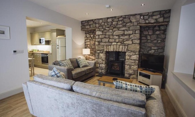 Reynoldston House | Lower Brynfield Cottage, Reynoldston