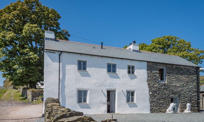 Penrith House | LOWER CARHULLAN, pet friendly, with hot tub in Bampton, Cumbria