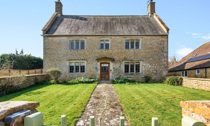 Sherborne Other | Lower Farm - is situated in the small village of Over Compton