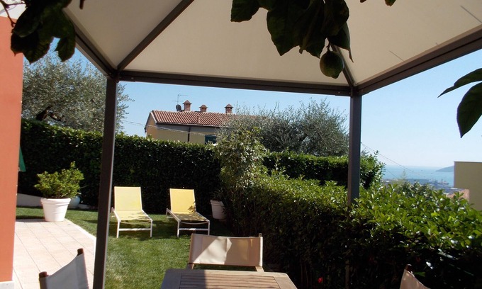 Carozzo Apartment | LOWER FLOOR APARTMENT SEA VIEW