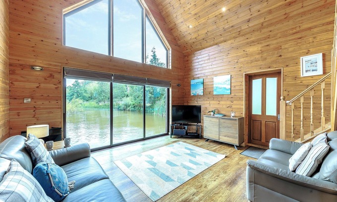 Menai Bridge Ski Chalet | Lower Lake Boathouse