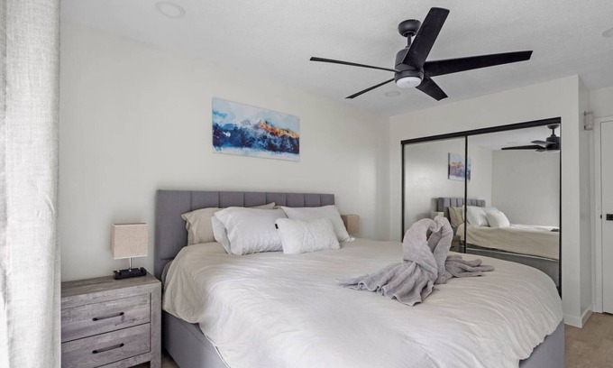 Lower Lonsdale Apartment | Lower Lonsdale Suite