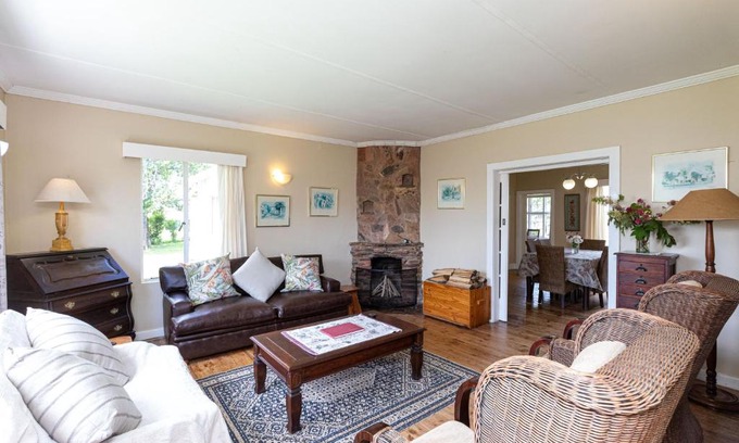 Katberg House | Lowestoffe Country Lodge - Walnut