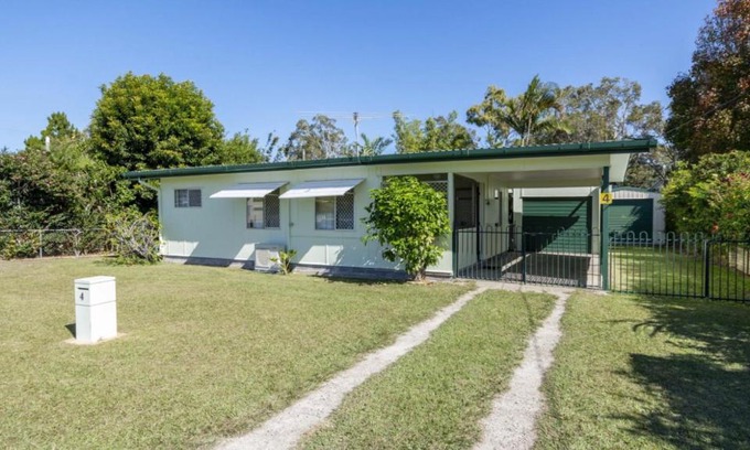 Bongaree House | Lowset, pet friendly cottage - Sunset Ave, Bongaree
