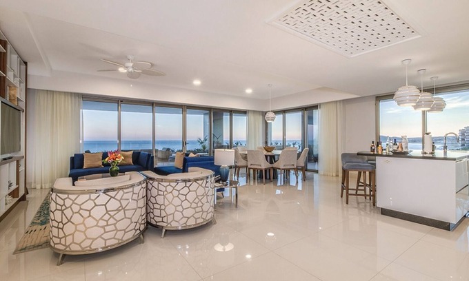 San Jose del Cabo Resort | Luxurious 3 bedroom loft right on the beach of Cabo!