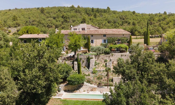 Saint-Martin-de-Castillon House | Luberon – A charming property enjoying a beautiful view – Sleeps 14