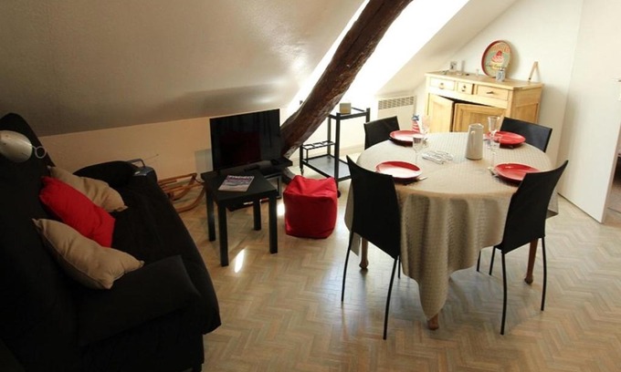 Bagneres-de-Luchon Apartment | Luchon : T3 cosy pour 4 pers, au pied du télécabine, parking privé - FR-1-313-204