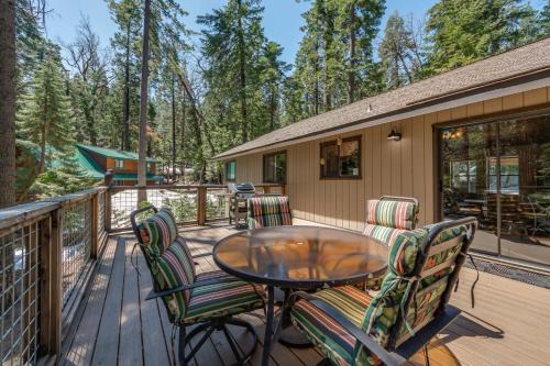Arnold House | Lucky Cub Cabin