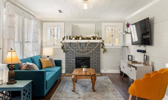 Rossville House | Lucky`s Cottage | 1 Bed, 1 Bath